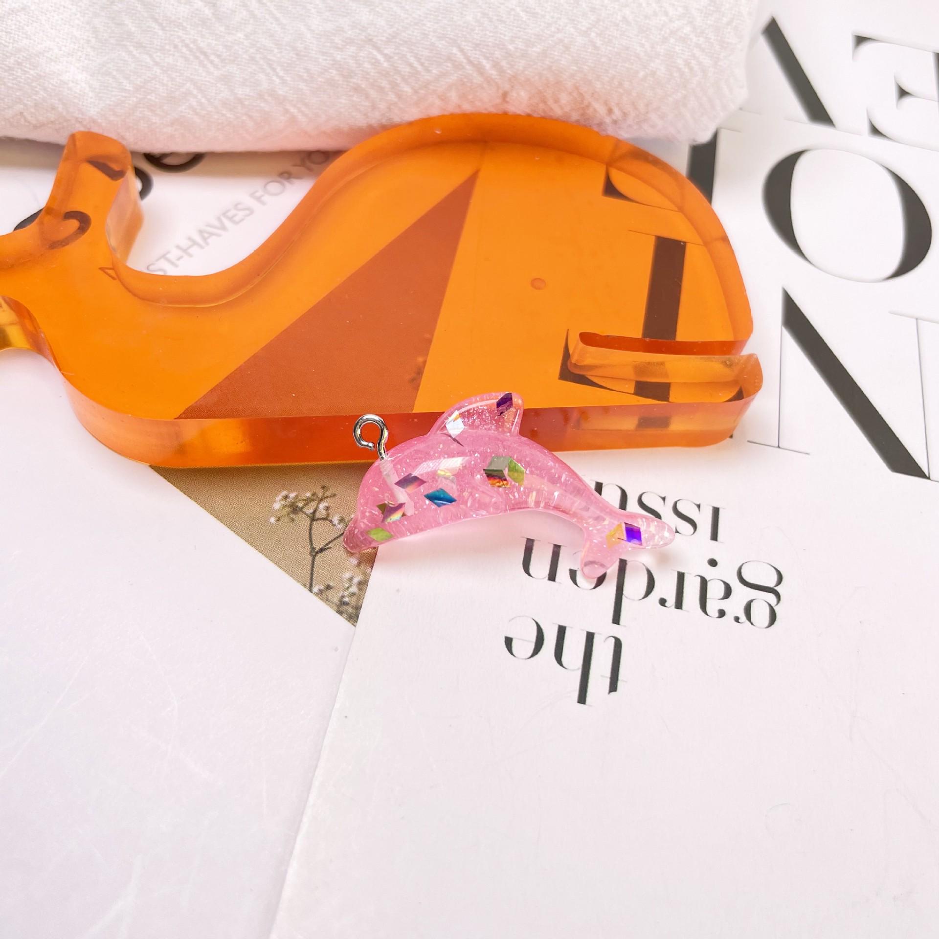 

Сделай сам смоляные подвески для украшений: Серьги-дельфины с желеобразными блестками и подвески для брелока No Hook