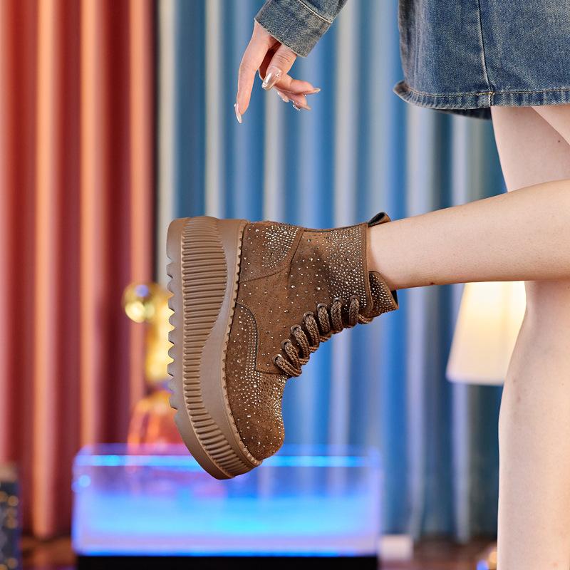 

8599 ботинки мартин на толстой подошве с внутренней платформой для увеличения роста детские осенние 2025 новая модная пена резина мягкая подошва короткие ботинки прилив 39