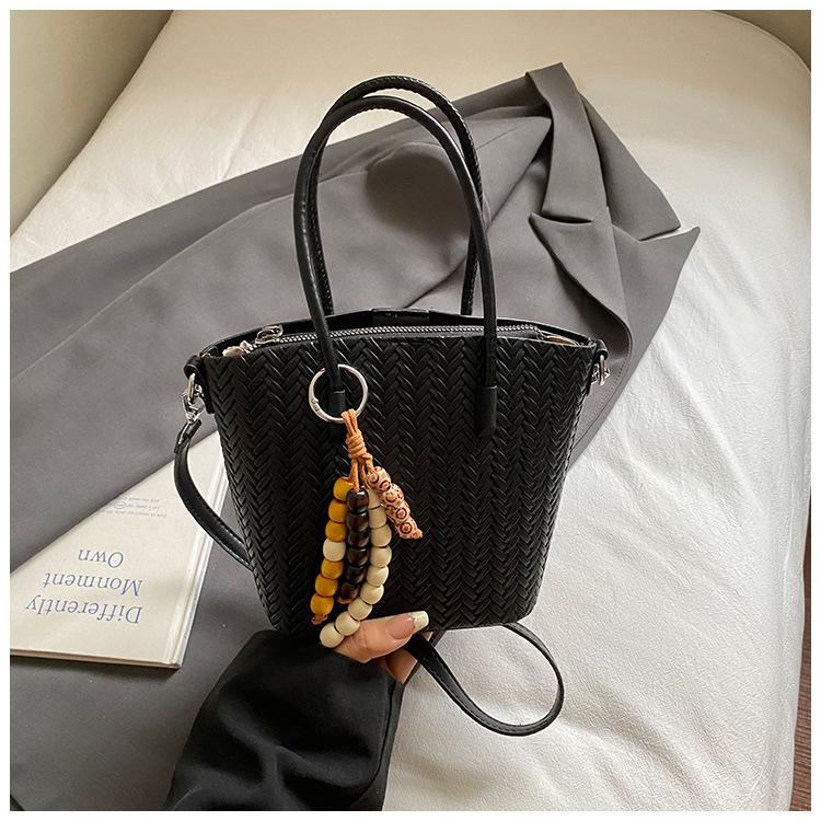 Women's Bag 2025 Autumn New Fashion Foreign Style Woven Shoulder Messenger Bag Large Capacity Commuter Bucket Bag Small Square Bag