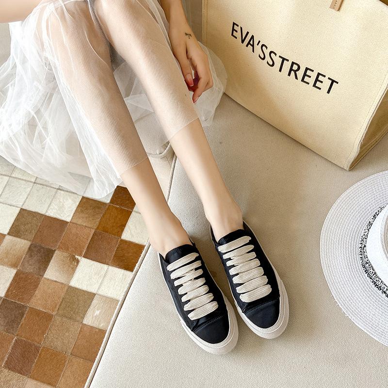 Yuanlitong 2025 new Spanish niche shoes, satin little white shoes, women's grape mother, the same sports shoes, college style