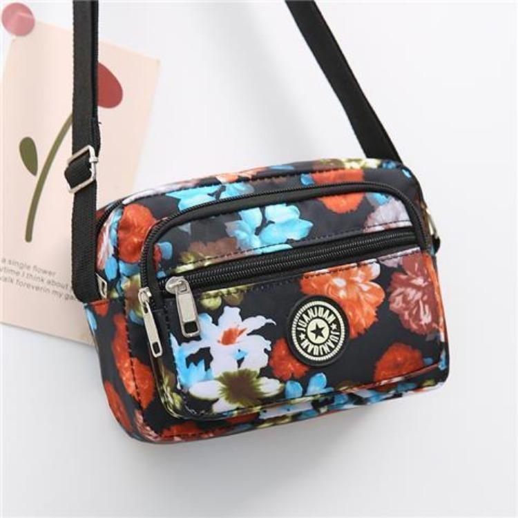 Korean Version Women's Shoulder Bag Sports and Leisure Bag Nylon Canvas Bag Multifunctional Crossbody Bag