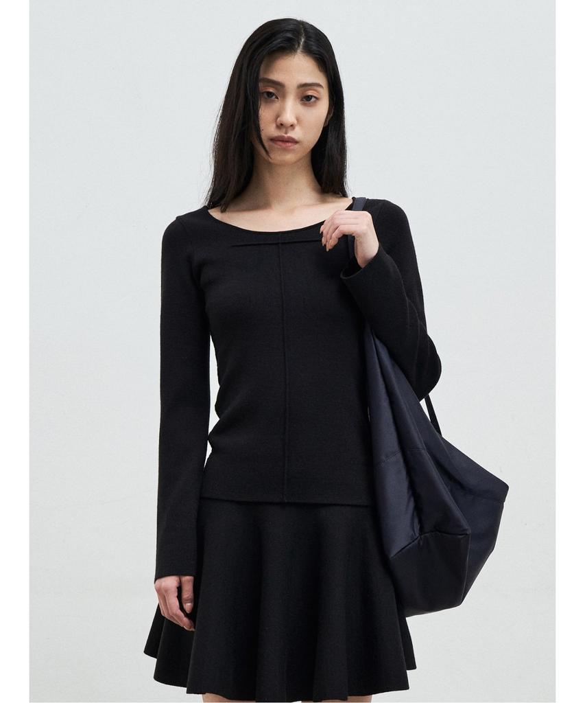 Anggae Scooped Neck Pullover Black