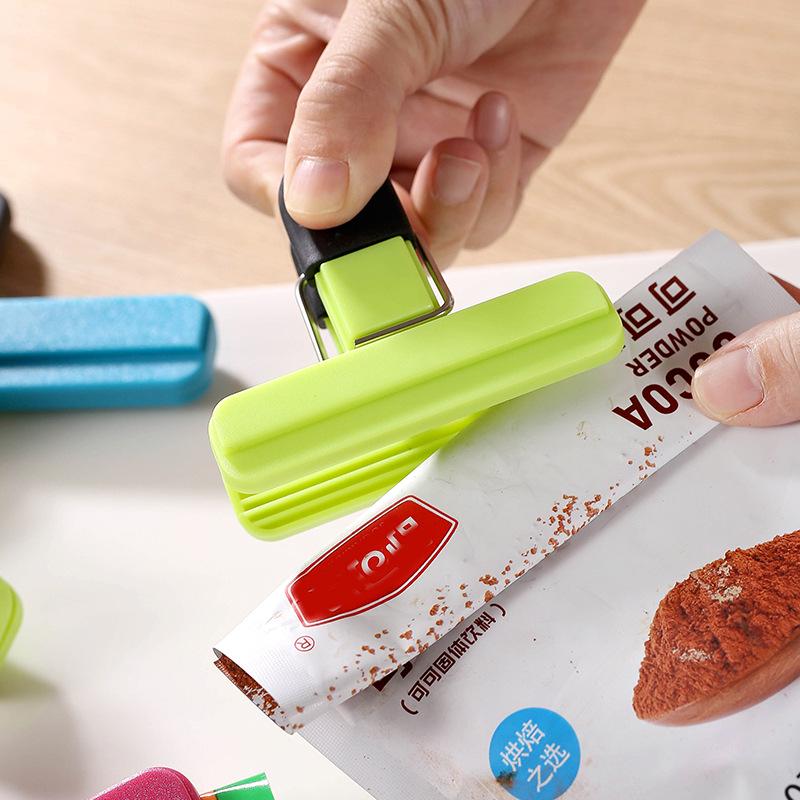 Strong Plastic Sealing Clips for Kitchen and Snack Bags - Keeps Food Fresh and Moisture-Proof