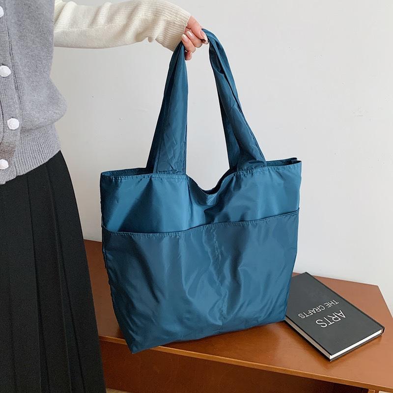 European-American Fashion Large Capacity Travel Bag - Solid Color, Nylon, Handheld or Shoulder Style for Women
