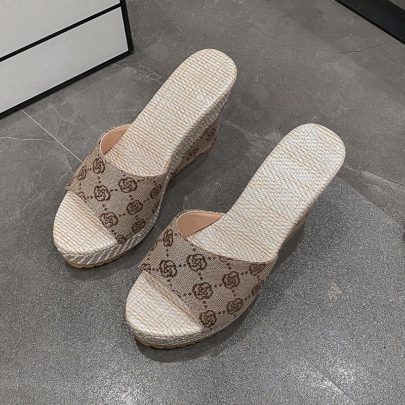 Fashion Women Sandals 2024 Summer New Outdoor Beach Sandals Comfortable Hot Shallow Wedges Shoes for Women Designer Casual Sandals