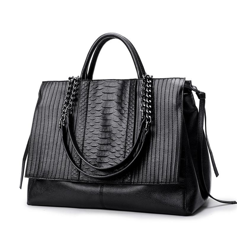 Crocodile Patterned Large Capacity Leather Tote Bag. Light Luxury One Shoulder Handbag, Fashionable and Versatile for Women