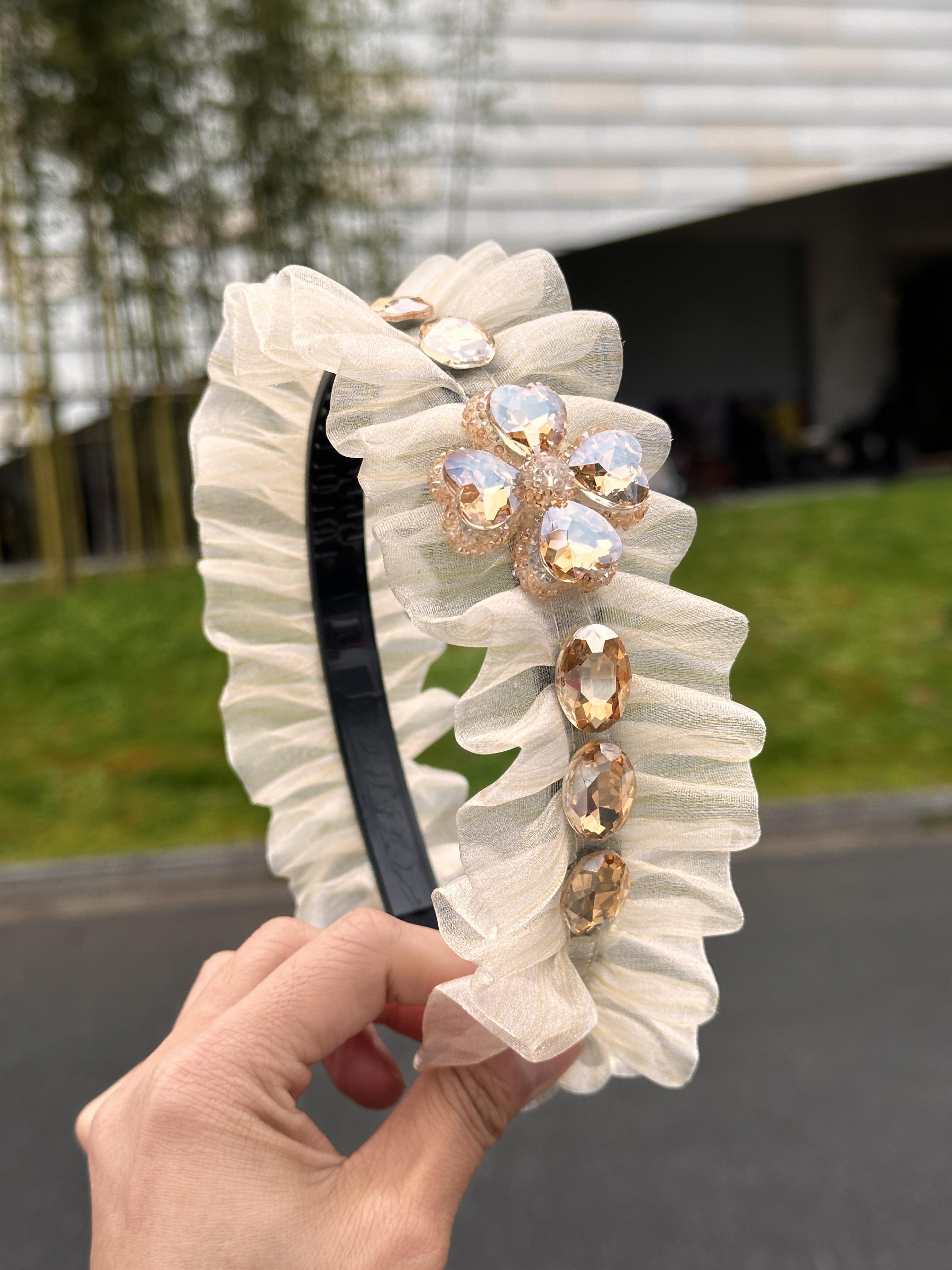 

Волнистая повязка на голову со стразами, Легкая роскошь, Плиссированная повязка на голову с широкими полями, полностью усыпанная бриллиантами, Винтажный аксессуар для волос высокого класса