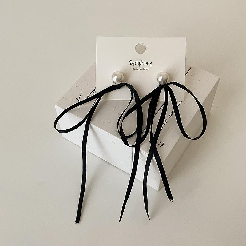 

Преувеличенные серьги-гвоздики с бантом из ленты и жемчугом, женские серьги-гвоздики, нишевые, модные, индивидуальные, темпераментные, универсальные