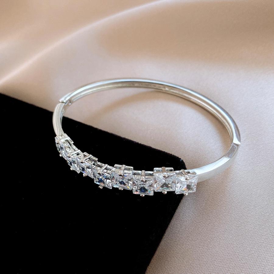 Europäisches und amerikanisches herzförmiges Zirkon geometrisches quadratisches Armband, Armband, Nischen-Kaltwind-Temperament-Schmuck