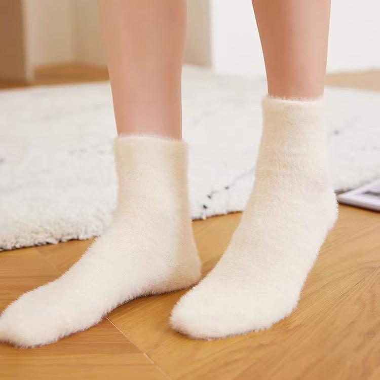 Women's Fuzzy Mink Velvet Mid-Calf Socks - Thick, Warm, Ideal for Autumn & Winter