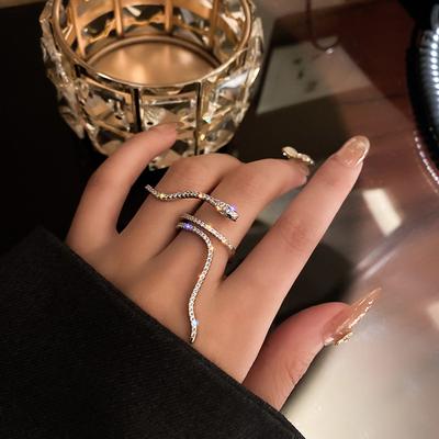 Modische coole Schlangenform Ringe für Damen Bijoux Verstellbare Kristallringe Hochzeiten Party Schmuck Geschenke