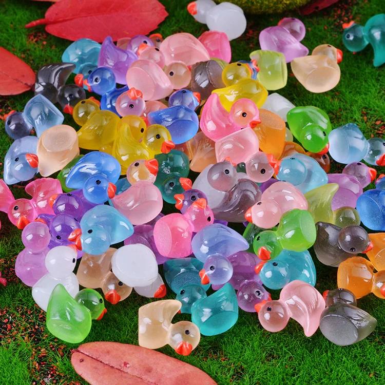

200-50Pcs Small Glow In The Dark Gold Chain Social Duck Moss Micro Landscape Miniature Luminous Duck Diy Fairy Garden Household Decoration 50PC