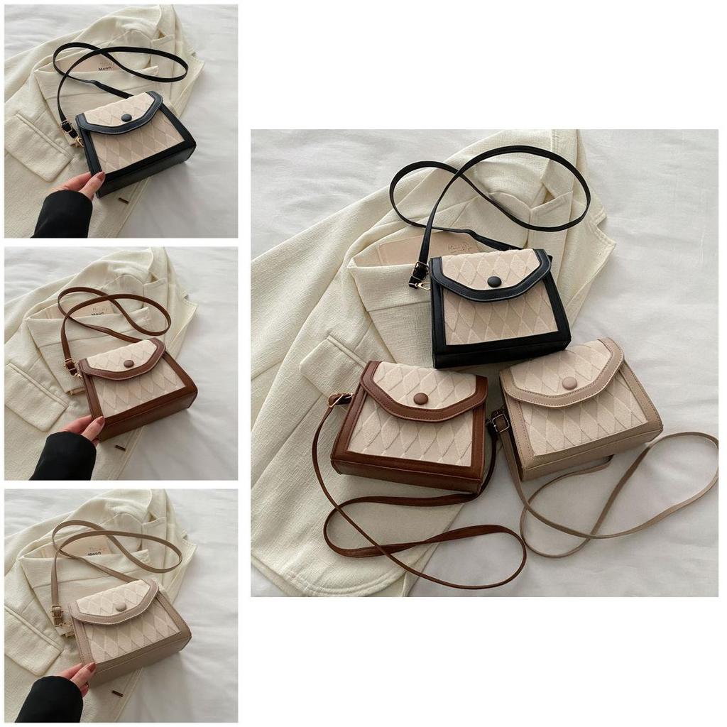 Trendige kleine Umhängetasche mit Karostich-Details, perfekt für Alltagsoutfits