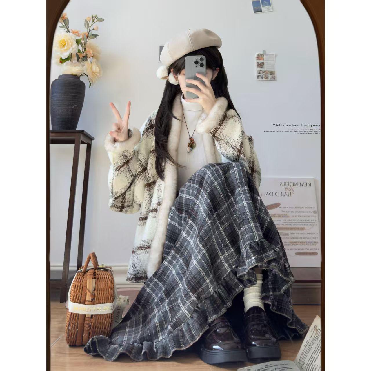 

Women s Hanfu Song Dynasty Style A-line Plaid Skirt: Woolen, Plane Sleeves, Elastic Waist - Perfect for Autumn/Winter