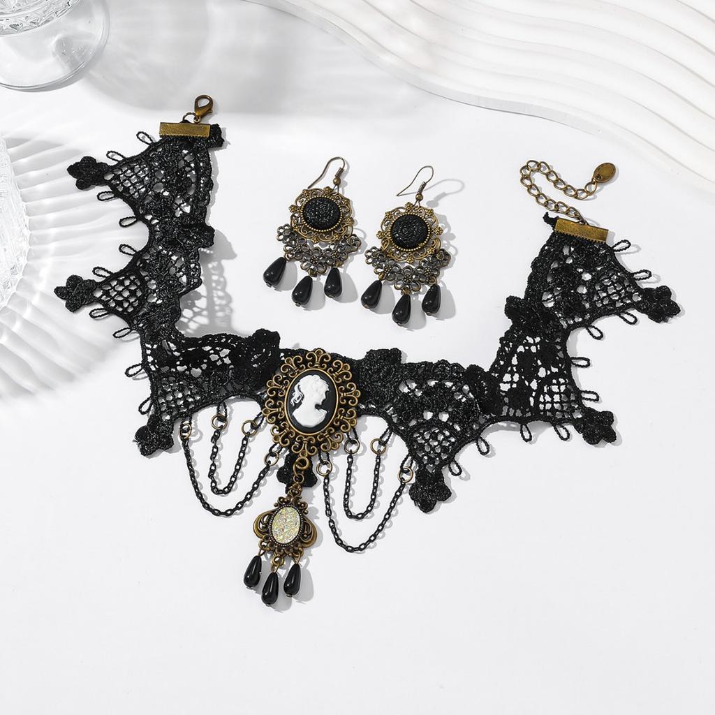 Europe and the United States hot-selling gothic court retro lace queen head necklace women's black gemstone tassel set