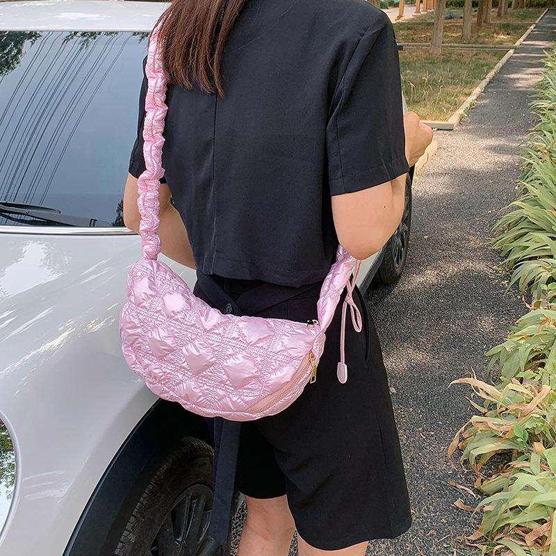 Large capacity bag women's 2025 new summer niche design shoulder messenger bag fashion casual underarm dumpling bag
