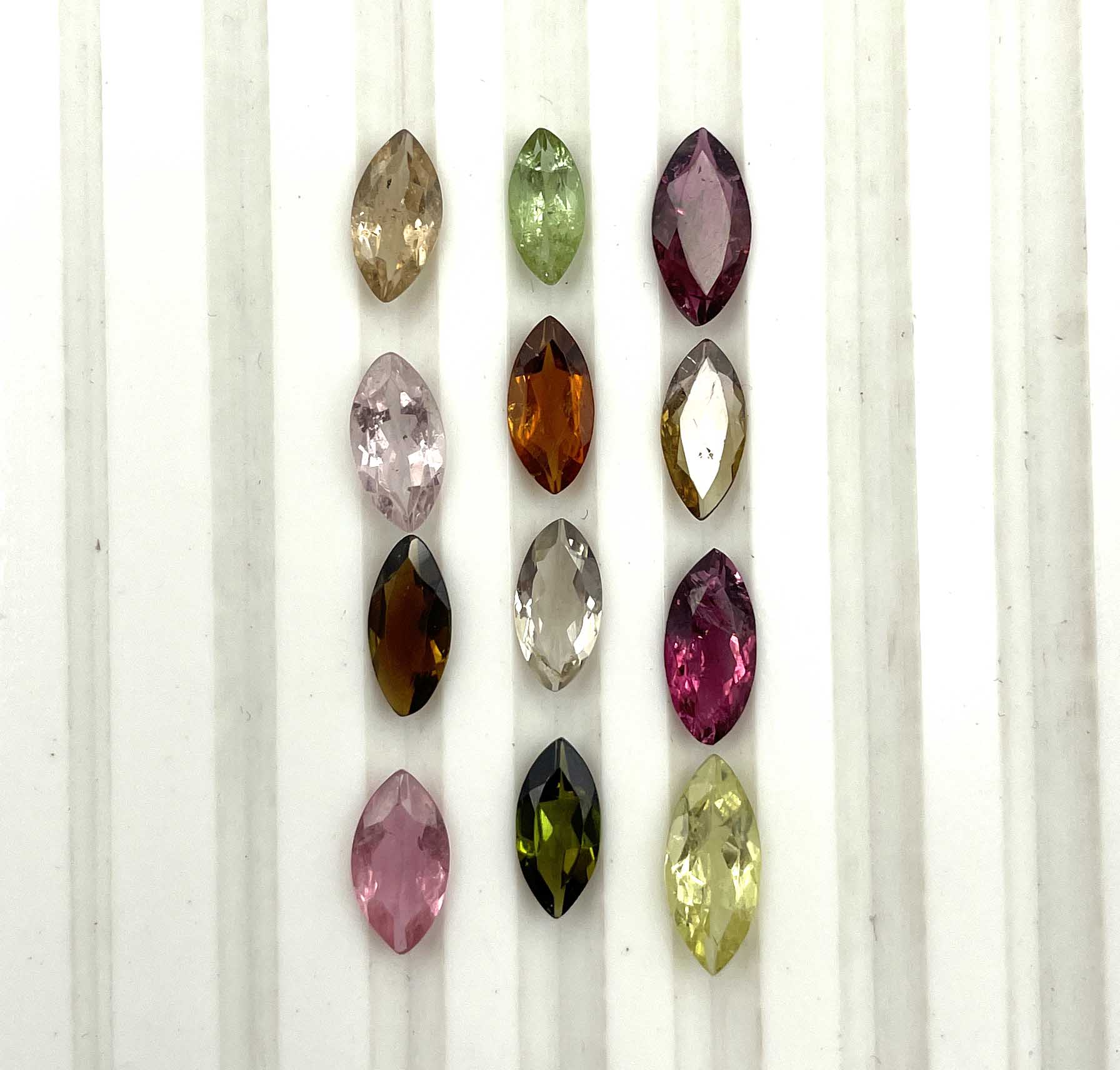 

Лот из 15 натуральных драгоценных камней турмалина огранки «маркиз» 4*8 мм 10 карат M розовый