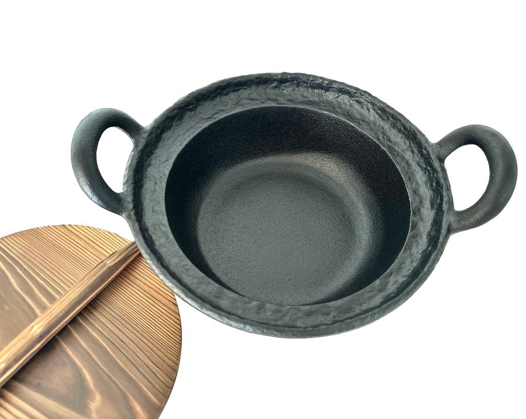 Nanbu Ironware Oisei Hobundo Cast Iron Pot with Wooden Perfect for Hormone and Made In Japan Lid, Yosenabe, Hotpot, Motsunabe, Sukiyaki, 17.6cm,