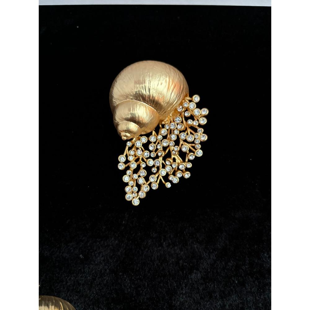 

Premium Catwalk Model, Snail Shape Brass Set Series 18K