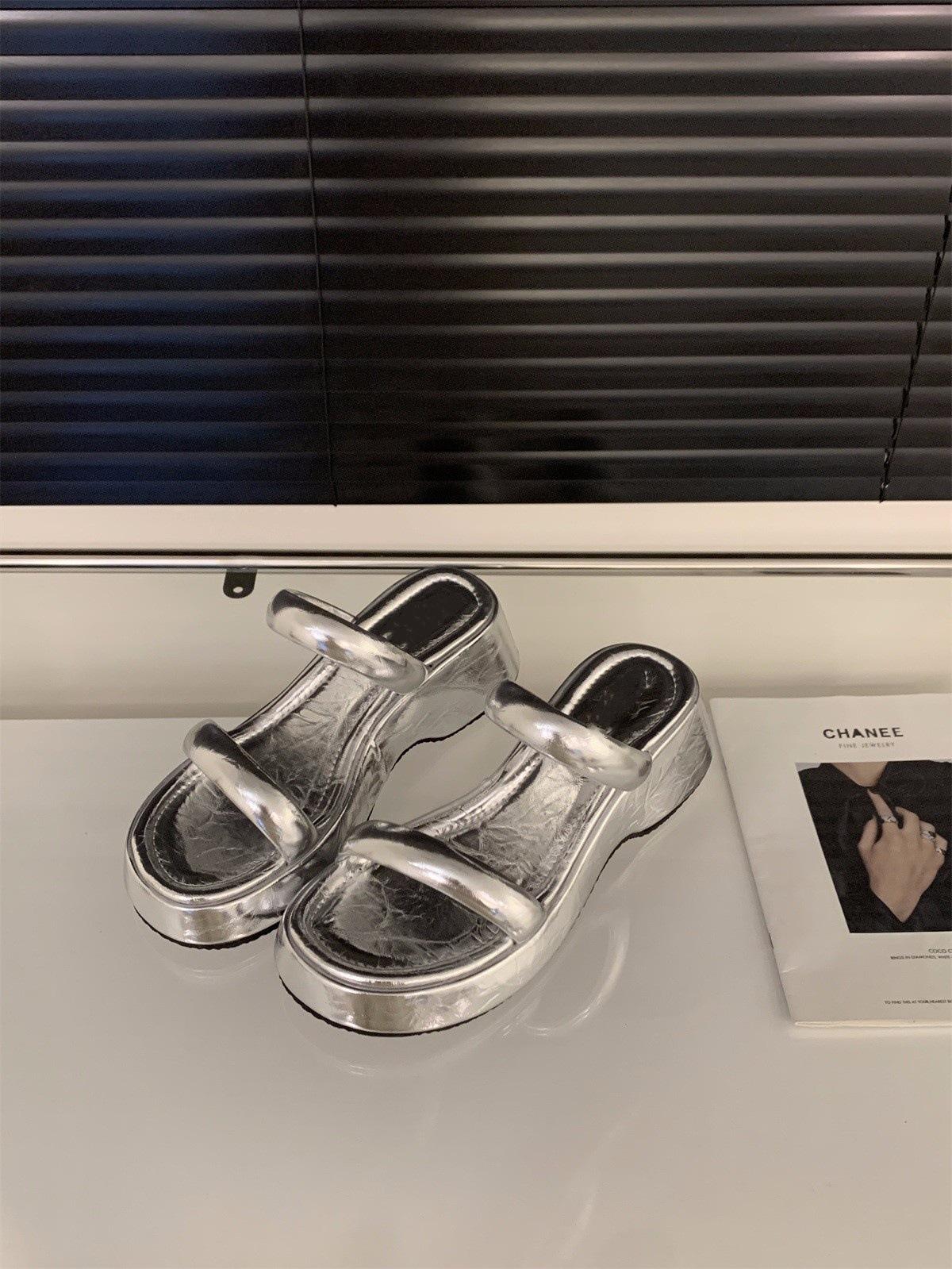 

Platform slippers women s shoes fashion wear 2025 new summer silver temperament with skirt wedge heel sandals 40