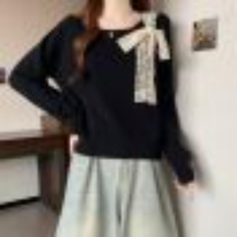 The New Autumn Casual, Stylish and Versatile Lace Patchwork Commuting Sweet Knitted Sweater, Square-neck Sweater for Women