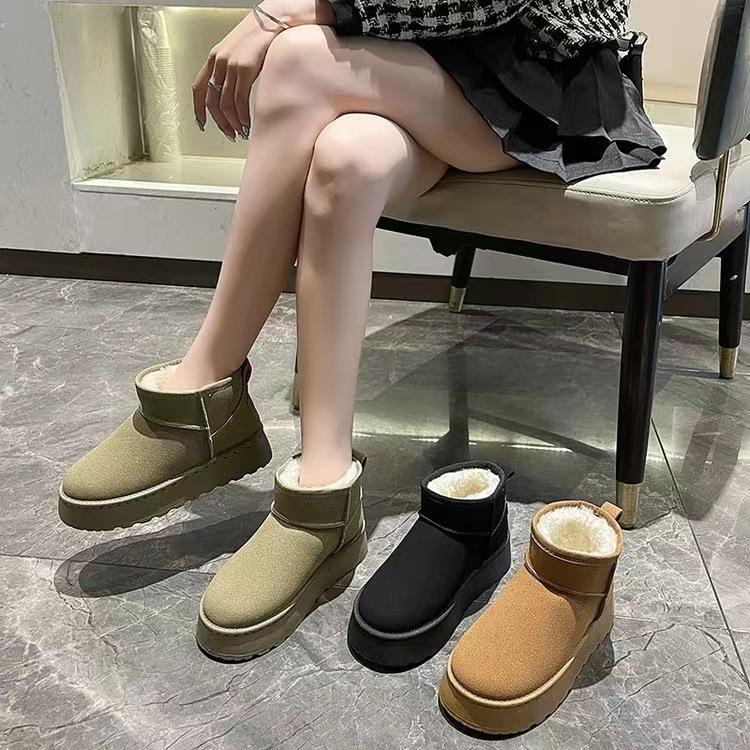 Thick Soled Short Sleeved Snow Boots for Women In Winter Versatile with Thick Fleece and Anti Slip Warm Cotton Shoes
