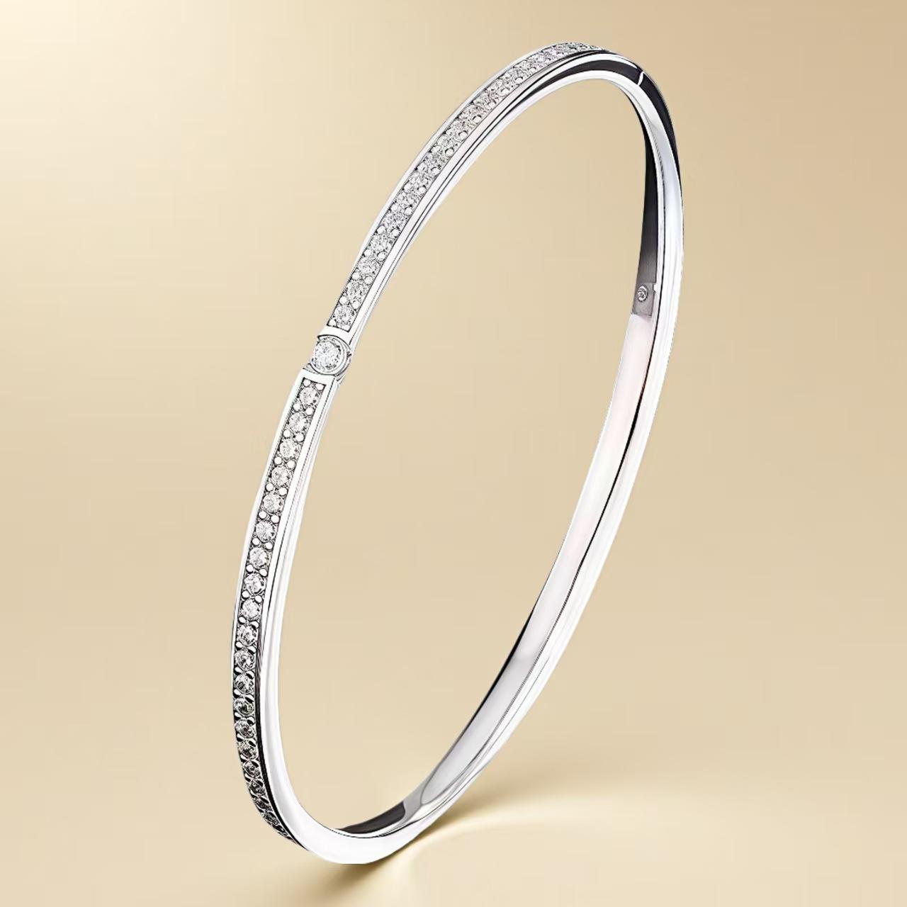 Gypsophila Fashion Bracelet European and American Luxury High-end 17CM