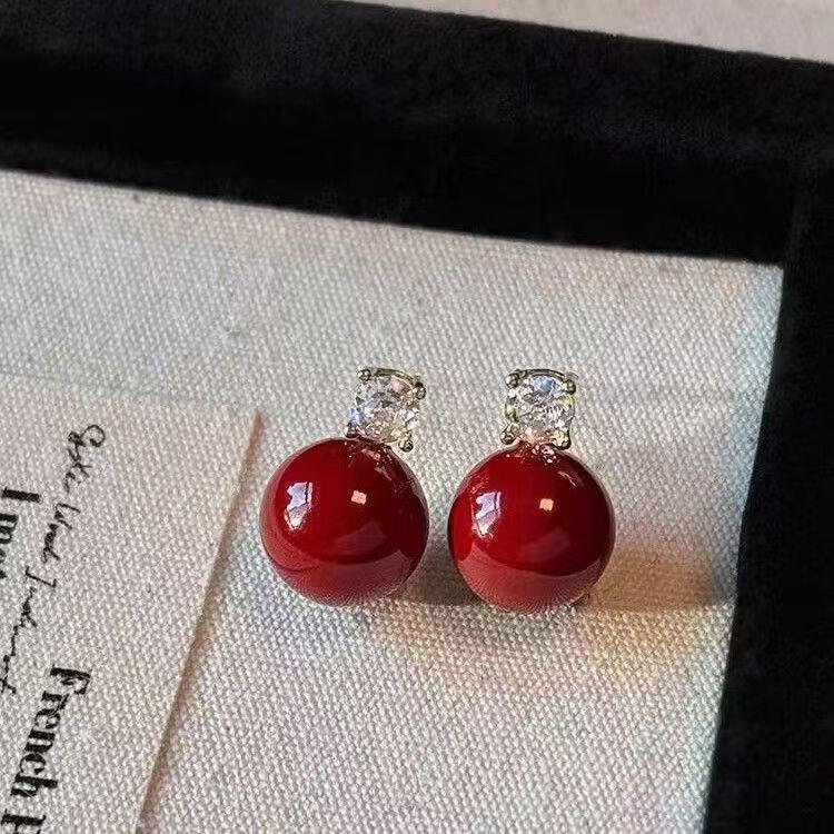 

Elegant Red & White Zircon Pearl Stud Earrings for Women - High-End Fashion Accessory красный