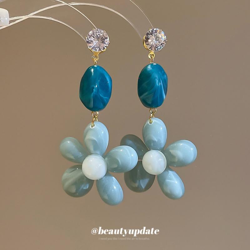 Spring and Summer Contrast Color Gradual Change Smudged Flower Stud Earrings Female Unique Beautiful Niche Earrings Gentle Sweet Small Fresh Earrings