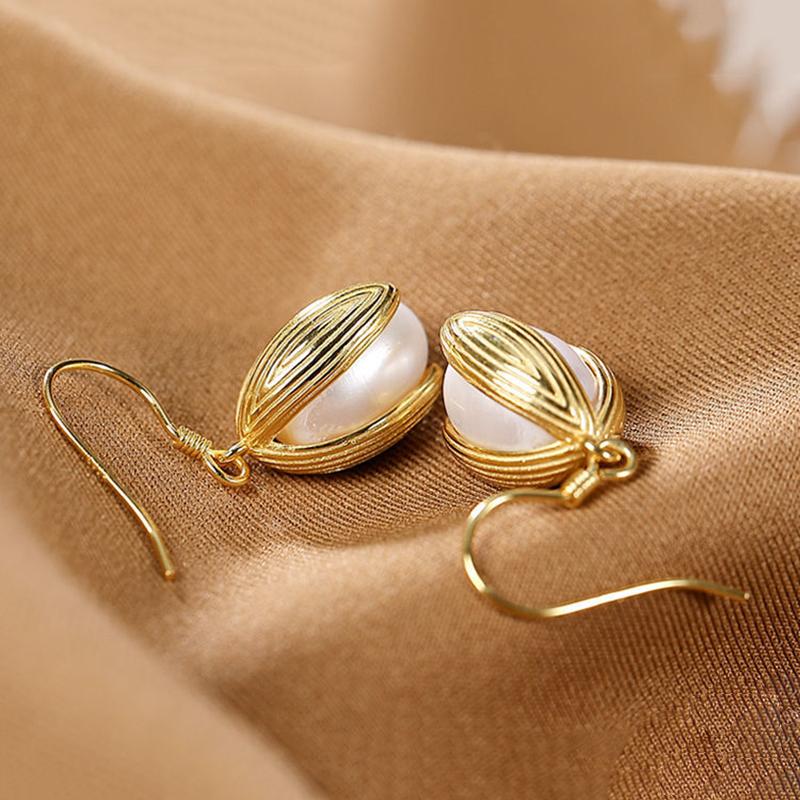 Design original Novo método antigo Ouro Artesanato Incrustado Pérola Flor Botão Brincos Personalidade Requintado Charme Senhoras Jóias de Prata