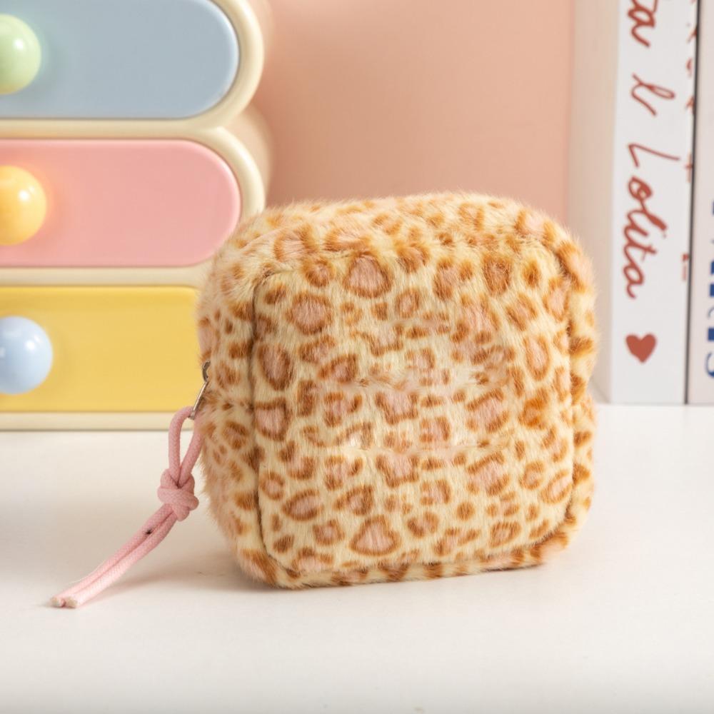 Plush Cosmetic Bag Leopard Print Coin Purse Portable Sanitary Pad Bag  Girls жёлтый