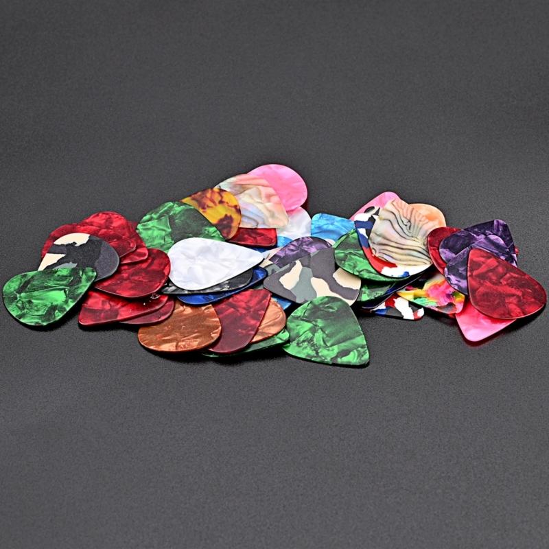 50 Stück/Set Bunte Celluloid-Gitarrenplektren 0,7 mm Gitarrenplektren für Ukulele Bass
