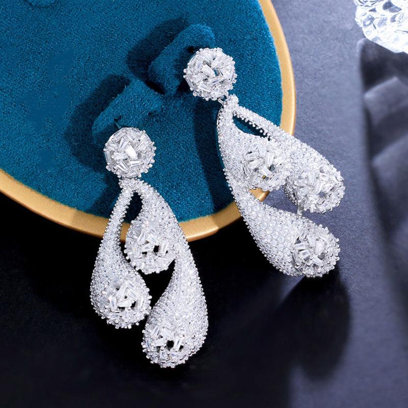 French Heavy Industry Full Diamond Earrings Super Flash Micro Zircon Hollow Generous Temperament Earrings