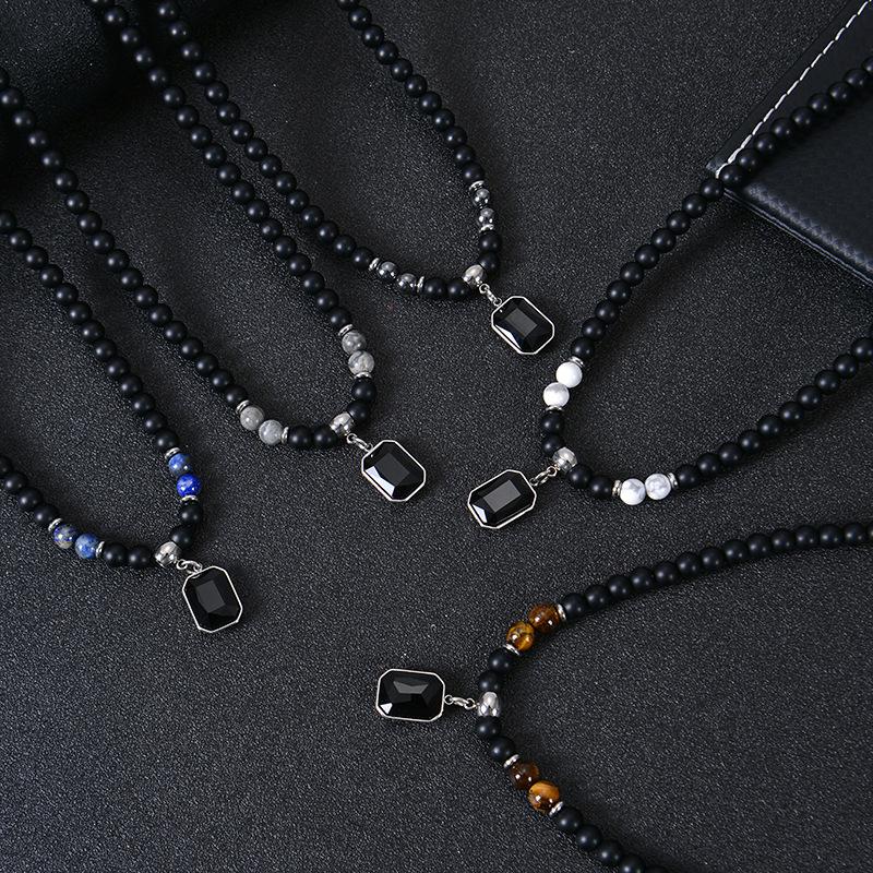 Schwarze Perlenkette mit quadratischem Anhänger für Herren Trendige Accessoires am Halsband 2023 Mode Männliches Geschenk Dekoration