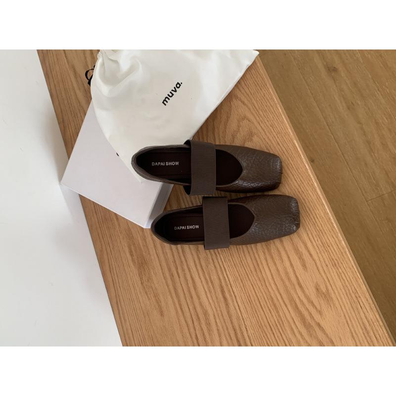 

Niche design sense one word pig nose ballet single shoes women s 2025 autumn new model elephant pattern square head inner height increase Mary 39 коричневый