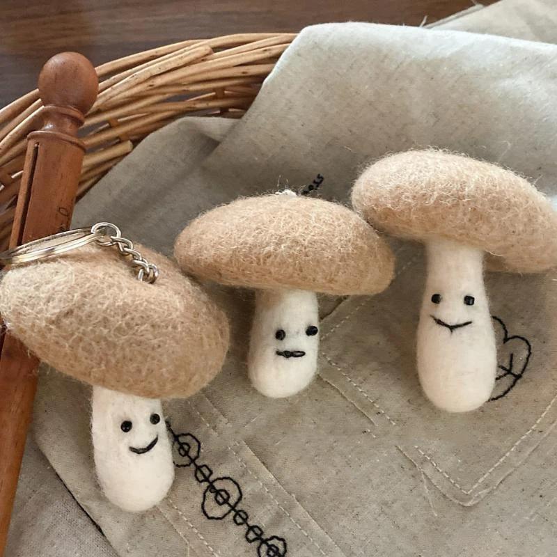 Eco-Friendly Felt Green Vegetable Keychain Adorable Lightweight Bag Pendant Schoolbag Ornament for Students Daily Use