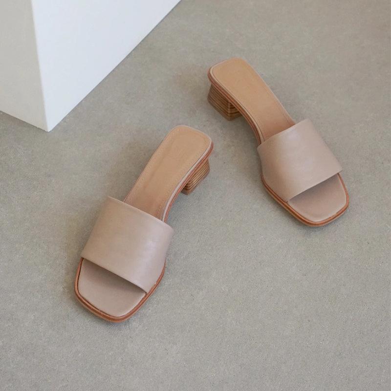 Sandali Estivi 2025 Nuovi Donna Pelle Versatili Semplici Moda Commuter Tacco Spesso Punta Quadrata Monobanda Freschi Ciabatte