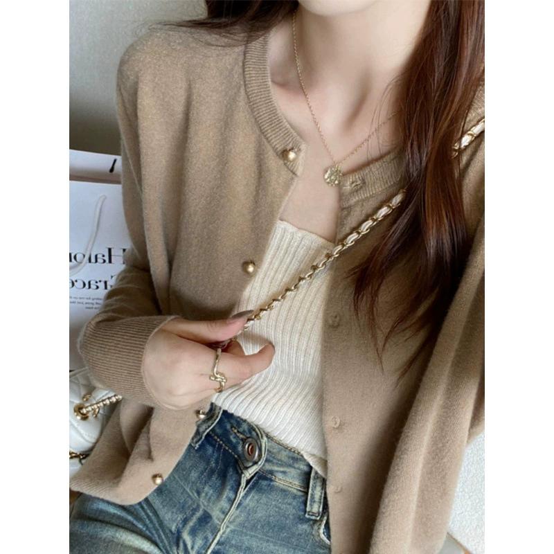 Grey Knitted Cardigan for Women In Autumn, Paired with A High-end Sweater Jacket. Early Autumn Thin Long Sleeved Top