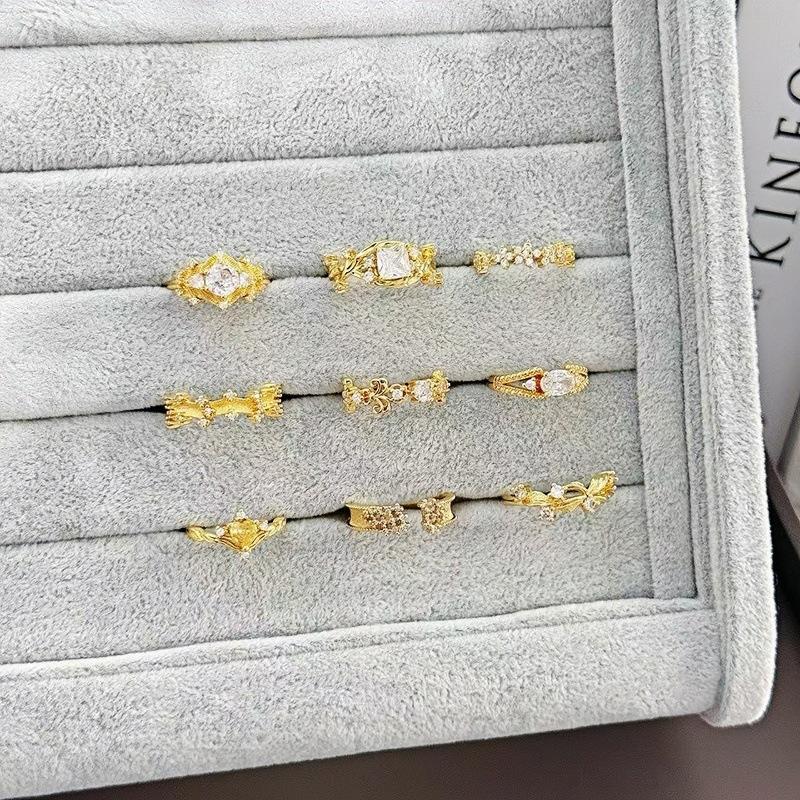 Fashion Light Luxury Sugar Cube Vine Winding Square Diamond Flower Ring Women'S Niche Design Inlaid Zircon High-End Jewelry