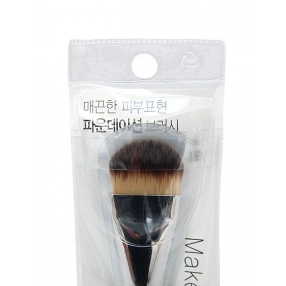 Pensulă pentru fond de ten Daiso Glow