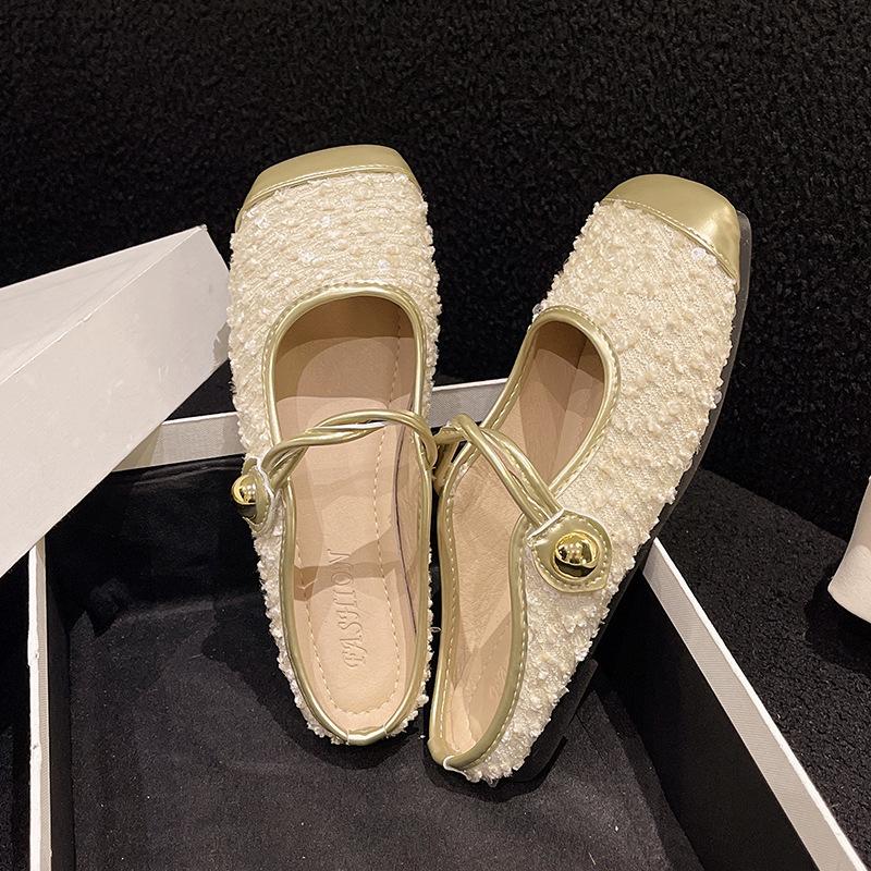 

In the summer of 2024, the new flat-bottomed bag head women s slippers are fashionable, small fragrant lazy shoes, casual fisherman sandals. 35