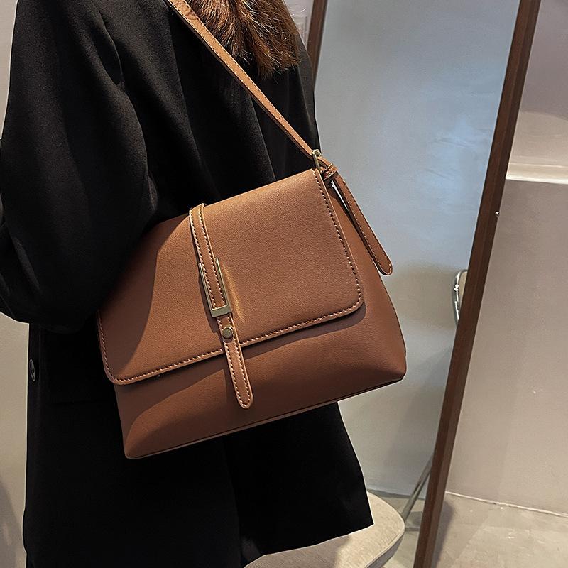 Retro fashion simple big bag women 2025 new trendy temperament shoulder underarm bag autumn and winter popular messenger bag