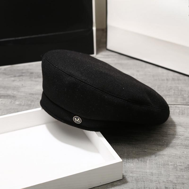 

Берет женский осенне-зимний универсальный с М-лейблом однотонный модный головной убор в корейском стиле, в японском стиле, британский ретро шляпа художника Average size (54-58cm)