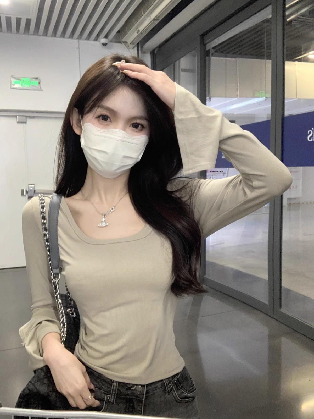 

Элегантный топ с U-образным вырезом, расклешенными длинными рукавами и облегающим силуэтом для женщин XL (115-130 jin) светло-коричневого