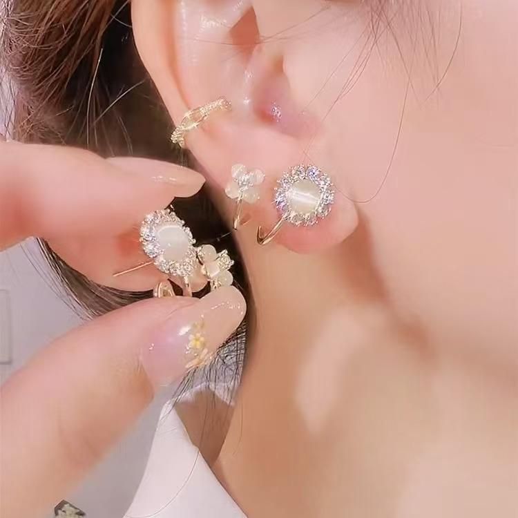 Elegant Cat's Eye Flower Stud Earrings for Women - High-End S925 Silver Needle Jewelry