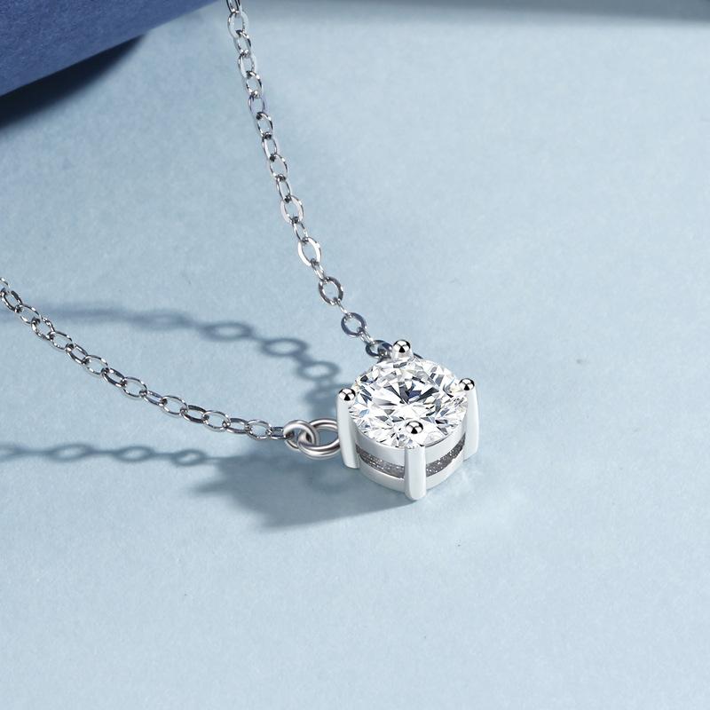 Single Diamond Necklace Women's Simple Fashion Temperament Versatile Small Exquisite Ins Style Pendant Necklace