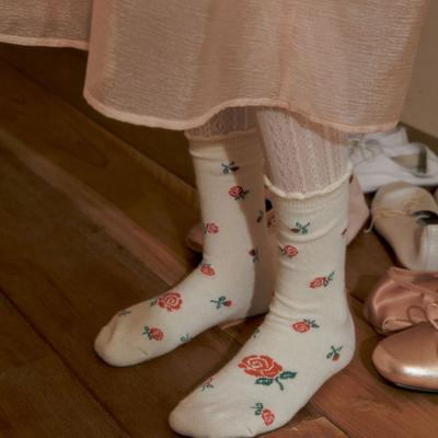 SOCKS APPEAL rote Rose Wolle Creme