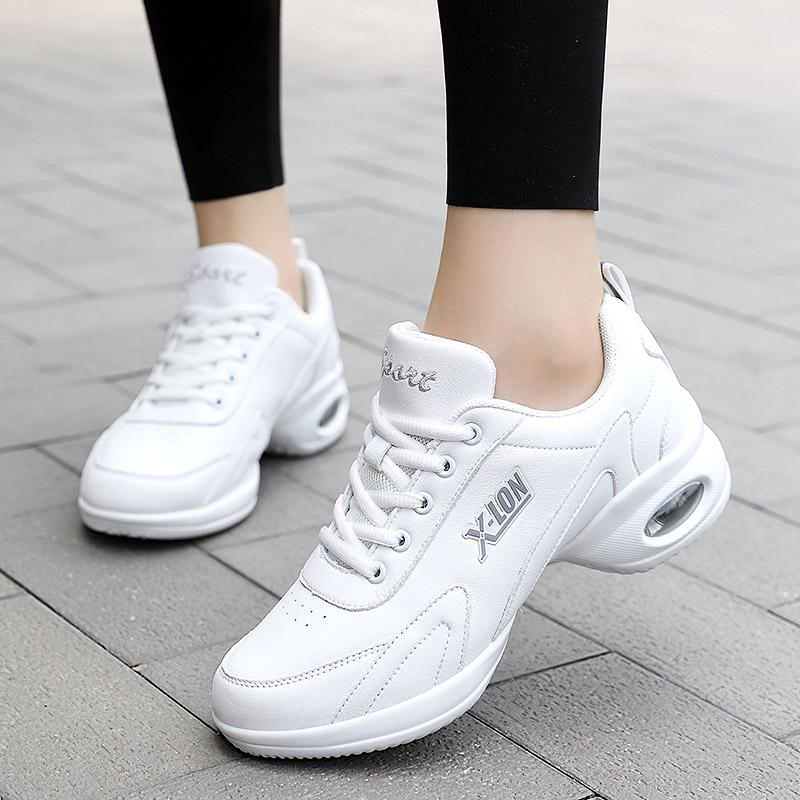 Frühlings- und Sommer-Quadratttanzschuhe, neue Modelle sind auf dem Markt, Tanzschuhe mit weicher Sohle und mittlerem Absatz, atmungsaktive Netz-Tanzschuhe, Matrosen-Tanzmodelle