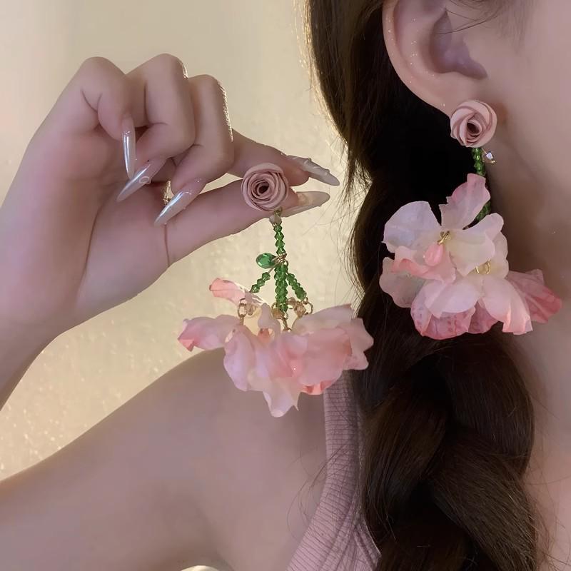 Spicy Girl Vibe: 2025 Sweet & Cool Niche Tassel Earrings - Chic & Slimming Long Design