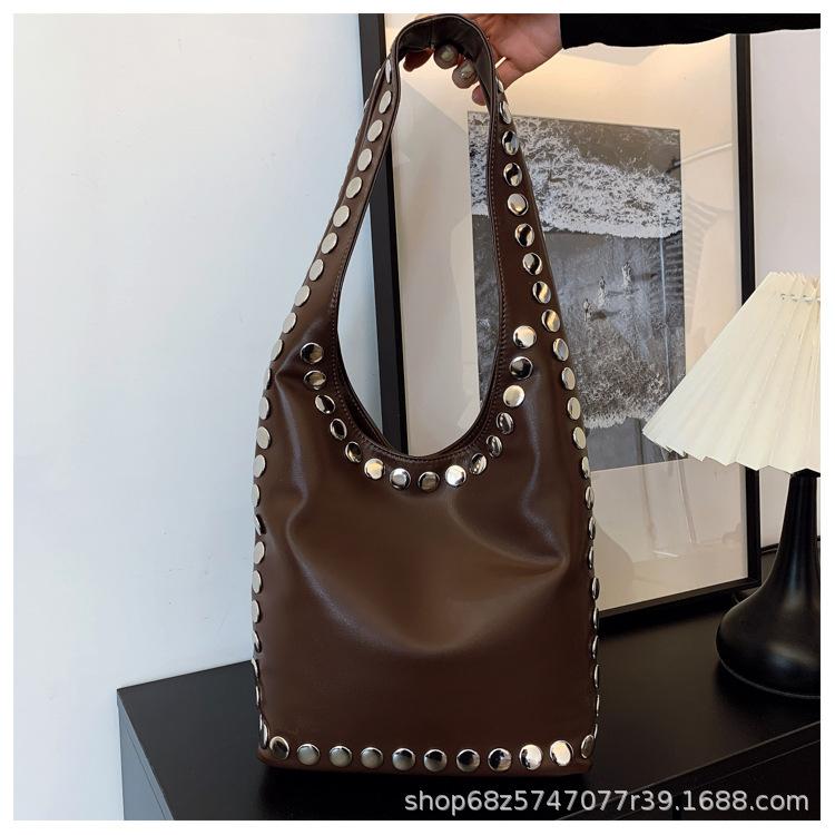 Premium Sense Bag Women 2025 New Punk Style Retro Casual Single Shoulder Underarm Rivet Tote Bag